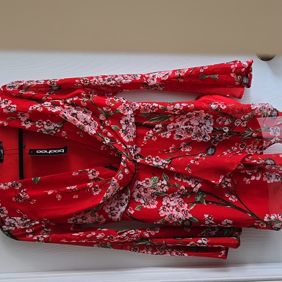 Boohoo | Red Floral Romantic Bell Sleeves Mini Dress NWT - Picture 5 of 8